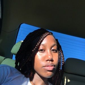 Meet your Posher, Amia